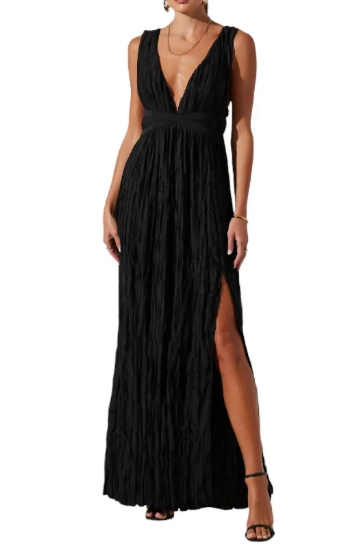 Tesne Pleated Maxi Dress In Black