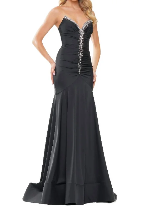 Floor-Length Prom Dress In Black